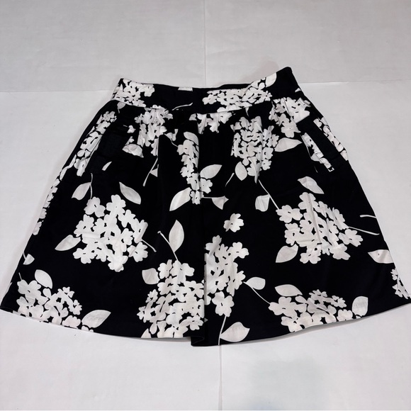 Cato Dresses & Skirts - ❤️Cato Black and White Floral Mini Skirt